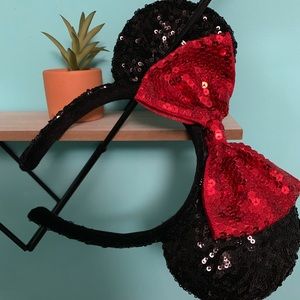 Minnie Mouse ears